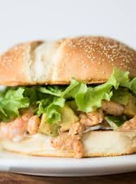 Hamburgers Aux Crevettes Nordiques Et A L Avocat Ricardo Recipe Recipes Pork And Beef Recipe Ricardo Recipe