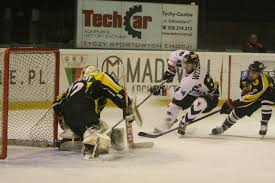 W jednej chwili na tafli lodowiska w każdej z drużyn hokejowych może się znajdować sześciu. Polska Hokej Liga Bez Spadkow Ale Za To Z Tabunem Obcokrajowcow Sezon Rozpocznie Mecz O Superpuchar W Jastrzebiu Dziennik Zachodni