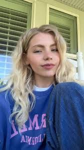 Elise Newman's Instagram, Twitter & Facebook