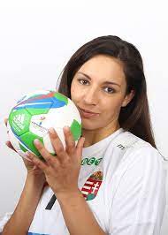 Csütörtöktől szucsánszki zita erősíti a női válogatottat, úgy, a játékos fél éve játszik. Szucsanszki Zita Google Kereses Women S Handball Handball Football Gear