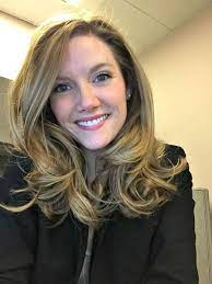 Fake A Blowout With This 10 Minute Hair Trick Medium Hair Styles Blowout Hair Hot Rollers Hair