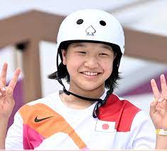 Kadınlar sokak disiplin yarışında altın madalyayı ev sahibi japonya 'nın sporcusu momiji nishiya elde etti. Jr6etocdf6j7wm