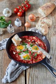 Das israelische nationalgericht shakshuka ist vor allem zum frühstück eine spezialität, ist aber auch am abend echt lecker. Shakshuka Schakschuka Rezept Sweets Lifestyle