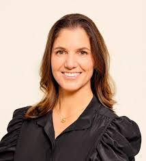 Holly Kemper's Instagram, Twitter & Facebook