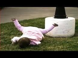 اضرار سقوط الطفل الرضيع على راسه Youtube