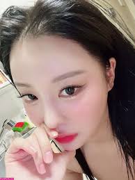 Explore Lovable33 in the raw - nude image gallery