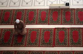 Shalat tarawih dikerjakan secara berjamaah sejak masa kekhalifahan umar bin khattab. Cara Solat Terawih Sendirian Islam Itu Indah