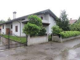 Centro a san giovanni di casarsa, ampia casa in linea di complessivi 145 mq, disposta su due livelli. Abitazione In Villini San Vito Al Tagliamento Fino A 30 000 Euro Enti E Tribunali