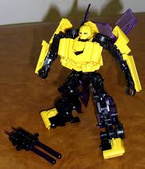 Watch the official 'bumblebee transforms into new 1976 chevrolet camaro scene' from bumblebee movie, an action movie starring hailee steinfeld and john cena. Movie 1976 Camaro Bumblebee Prototype Toy Pics