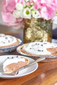 Pour The Whipping Cream Into The Bowl Of An Electric Mixer Add The Granulated Sugar And Vanilla Beat On A Higher Speed Until The C Nutella Nutella Pie Baking