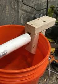 How To Build A Better Log Rolling Bucket Mouse Trap Free Step By Step Instructions Www Diyeasycrafts Com Rat Trap Diy Rat Traps Bucket Mouse Trap