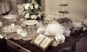 Apr 23, 2021 · le frasi di auguri di matrimonio rappresentano un modo originale e carino per scrivere su un biglietto un pensiero per gli sposi. I Confetti Tra Storia E Tradizione Tavolo Bomboniere Matrimonio Tavolo Matrimonio Buffet Matrimonio