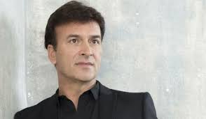 Tony carreira ao vivo no coliseu. Tony Carreira Irreconhecivel Na Missa De 1 Mes Da Morte De Sara Carreira