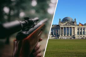 In der affäre um seine lobbytätigkeit verzichtet amthor jetzt auf die. Politiker Und Jagd Hobbyjager Im Bundestag Verhindern Tierschutz Peta Deutschland E V