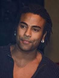 Lamentable foto que acabo de toma en la Avenida del Puerto.Creo que es  necesario publicarla , la toma de conciencia ciudadana , es fundamental  para apoyar los esfuerzos que diversas instituciones han