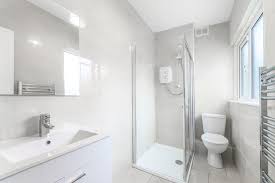 Bekijk meer ideeën over badkamerideeën, badkamer, badkamer inrichting. Een Kleine Badkamer Inrichten 6 Handige Tips Complete Badkamer Badkamer Wonen Nl
