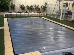 The solar pool cover, as the name suggests, works by absorbing the sun's rays. Thermal Pool Covers Sunbather Pty Ltd