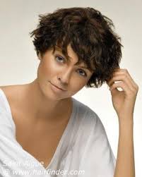 Coupe Courte Cheveux Frises Visage Rond Cheveux Courts Visage Cheveux Courts Cheveux Courts Visage Rond Tuto coiffures et de coupes pour cheveux bouclés, crépus et frisés : coupe courte cheveux frises visage rond