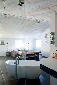 12 Chambres Sous Combles Qui Donnent Des Idees Deco Design Salle De Bain Minimaliste Salle De Bains Minimaliste Chambre Sous Combles