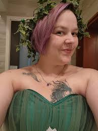 Alexis Howell's Instagram, Twitter & Facebook