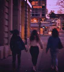 Grunge outfit is usually made up of muted colors, but you can add pop of colors, like red, so you look more sophisticated. á´á´á´á´ á´¡á´á´á´ÊÊ Aesthetic Photography Summer Aesthetic Grunge Aesthetic