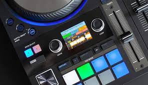 If the auto mode does not work as expected, please select the deck manually. Traktor Mod Adds Moving Waveforms To S4mk3s Screen Display Dj Techtools
