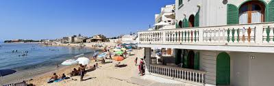 In aggiunta, per chi sta organizzando un soggiorno 5 persone, gli appartamenti vacanza sono la tipologia di proprietà ideale a marina di ragusa dato che possono generalmente ospitare 5 ospiti. Fly Home Sicily Affitto Case Arredate E Ville Con Piscina A Marina Di Ragusa Per Vacanze Al Mare In Sicilia