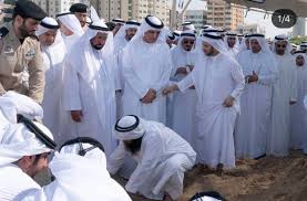 يقسمها لسان مائي إلى قسمين، القسم الغربي ويعرف برأس الخيمة، أما القسم الشرقي فمشكل من عدة مناطق مثل العريبي و النخيل والحديبة و المعيرض و. ØªØ´ÙŠÙŠØ¹ Ø§Ù„Ø´ÙŠØ® Ø®Ø§Ù„Ø¯ Ø¨Ù† Ø³Ù„Ø·Ø§Ù† Ø¨Ù† Ù…Ø­Ù…Ø¯ Ø§Ù„Ù‚Ø§Ø³Ù…ÙŠ Ø¥Ù„Ù‰ Ù…Ø«ÙˆØ§Ù‡ Ø§Ù„Ø£Ø®ÙŠØ± Ù…Ø¬Ù„Ø© Ø³ÙŠØ¯ØªÙŠ