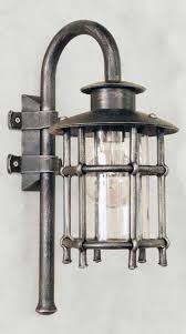 Exterier Wandleuchte Classik T Gehort Zu Der Neuen Produktreihe Von Classik Lampen Diese Geschmiedete Lampe Is Wandleuchte Beleuchtungsideen Seitenbeleuchtung