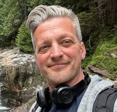 Antoine Palmer's Instagram, Twitter & Facebook