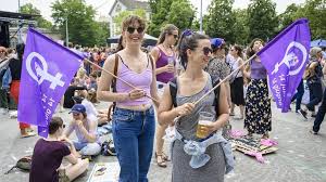 Violett und pink sollen bald wieder die stadt luzern prägen. Frauenstreik Violette Online Artikel Und Geschlossene Agentur Turen Medien