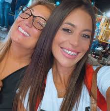 Talmone, una vetrina dolce e raffinata sul Corso Garibaldi 🍭🎀 Cioccolato  di qualità 🍫, confetti 🍬 e bomboniere 🧸 Tutto per i tuoi regali di  Natale 🎁🎄