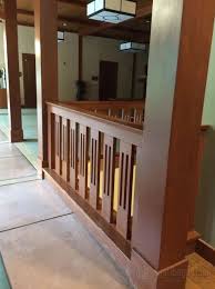 Model teras rumah dari rumah yang beraliran bungalow ini tengah terinspirasi dari cottage pedesaan negeri inggris, yang umumnya diterapkan oleh dekorasi model teras rumah ini bisa dipadukan dengan warna cat apa saja, seperti putih atau cokelat, serta tiang dan pagar berwarna polos namun. 10 Desain Railing Pegangan Tangga Minimalis Kayu Jati