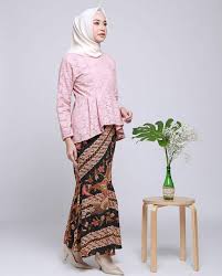 Seiring dengan perkembangan zaman, dunia fashion sudah semakin maju, banyak pilihan model kebaya modern yang bisa kamu pilih. Hijab Untuk Perpisahan Gambar Islami