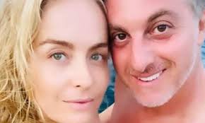 Luciano huck pode desistir de candidatura se assumir domingos na globo. Angelica Mostra Filha Meditando Em Luxuosa Ilha Do Caribe Que Princesa