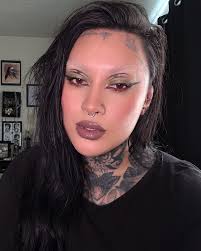 Tribal graphic liner wins every time I don't make the rules Eyes:  @themobbeauty x @jessicahazemua M142, M156 CCE, M140 cake liner  @meltcosmetics x @baileysarian Scarlet gel liner + Damned Mascara