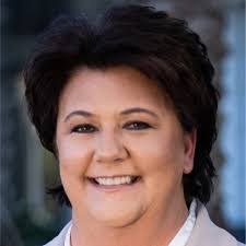 Karen Hoeppner's Instagram, Twitter & Facebook