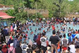 22.000 saat weekend/ hari libur. Diresmikan Hari Ini Waterboom Buntu Pasik Di Luwu Dikunjungi Ribuan Warga