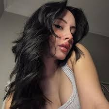 Barbara Pinheiro's Instagram, Twitter & Facebook