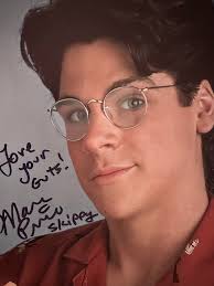 I can die happy now. After 2 days of trying to get my glove autograph by  Robert Englund I was lucky enough to get a 🎟 ticket. This is my 5th year