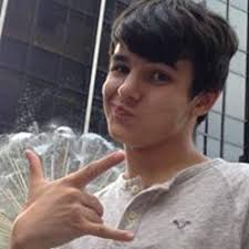 Andrew Larivee's Instagram, Twitter & Facebook