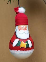 Oh Oh Oh Questo Ornamento Di Lampadina Santa Splendidamente Dipinto E Sicuro Di Aggi Christmas Ornament Crafts Hanging Christmas Lights Light Bulb Ornaments