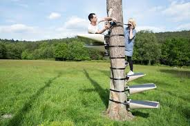 Treppe Selber Bauen Diy Idee Fur Eine Aussergewohnliche Baumtreppe Treppe Selber Bauen Treppe Baumhaus Bauen