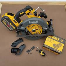 Toolsbydesigninstalled My Dust Port On The Dcs575 Flexvolt Circular Saw Today This Is A Quick And Easy Way To Add Dust Collection For Indoor Demo C Herramientas