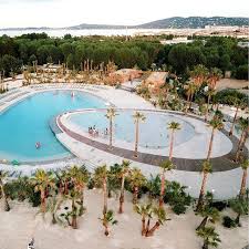 Der Camping Prairiesdelamer Glanzt Mit Seiner Einmaligen Lage Direkt Am Mittelmeer Und Hat Diese Einzigartige Blauelagun Vacation Places To Go Camping