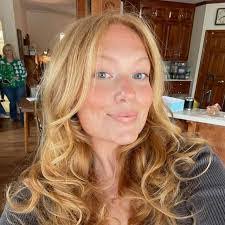 Meredith Sanders's Instagram, Twitter & Facebook