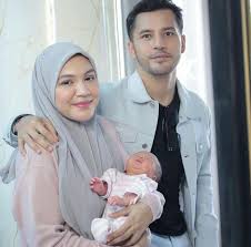 Berita hunian dato aliff syukri yang megah dan luas menggemparkan warganet indonesia. Masyaallah Comelnya Bidadari Dato Macam Muka Anak Omputeh Berita Kopak Media