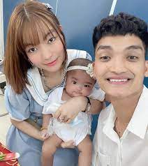 Mạc văn khoa tặng xế hộp cho bạn gái nhân dịp kỉ niệm 5 năm yêu nhau. Bá»' Ä'ong Hai NhÆ°ng Con Gai Máº¡c VÄƒn Khoa Co Náº¿t Cau Va Khuon Máº·t It CÆ°á»i Vi Giá»'ng Máº¹