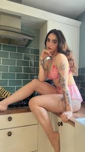 Alyska - Free pics, galleries & more at Babepedia