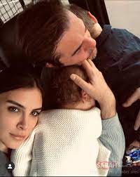 'diriliş ertuğrul' dizisiyle büyük bir başarı yakalayan engin altan düzyatan, aynı zamanda magazin dünyasının örnek babaları arasında gösteriliyor. Unlu Cift Engin Altan Duzyatan Ile Neslisah Alkocla Ogullari Emir E Poz Verdi Iste Engin Altan Duzyatan In Oglu Emir Duzyatan In Objektifinden Unlu Ciftin Ask Pozu Galeri Magazin